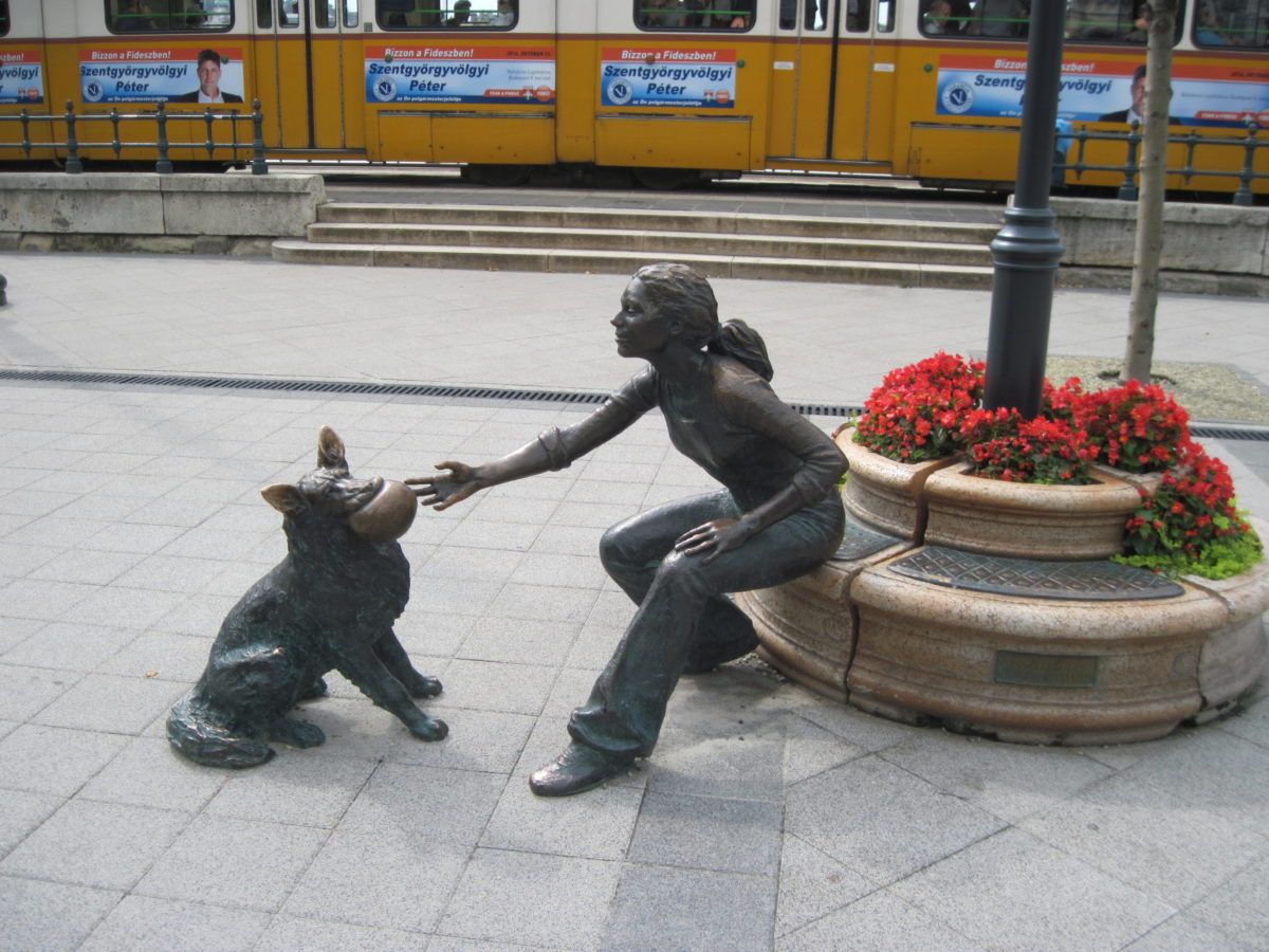 Statue of a girl with dog